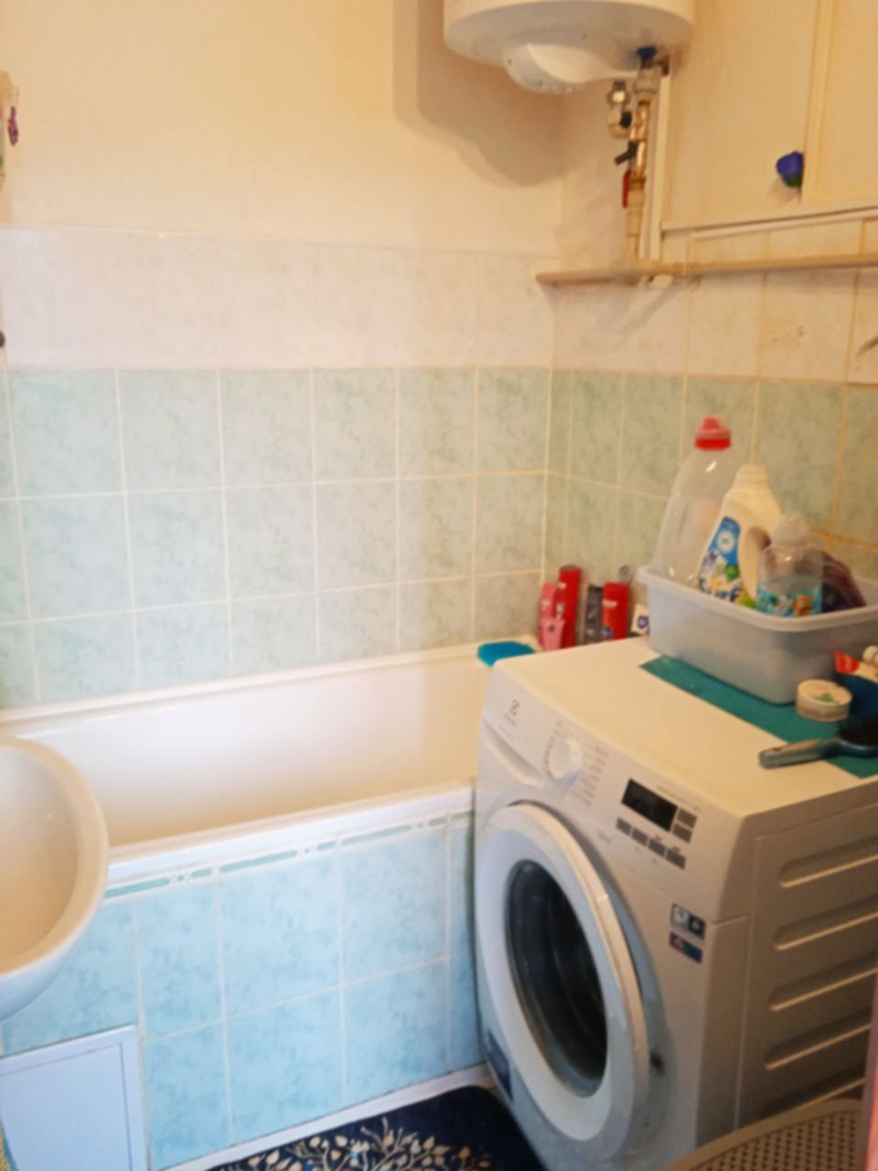 V zastoupení majitele nabízíme ke koupi velmi pěkný a udržovaný byt o dispozici 2+1 a celkové výměře 49 m², situovaný v klidné části Šumperka, v panelovém domě s dobrou občanskou vybaveností.
